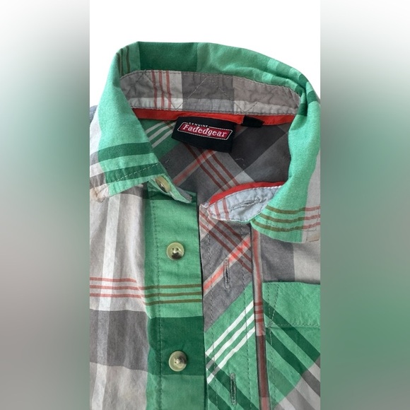 Carter's Kids  Shirt and faded gear shirt - Picture 5 of 9